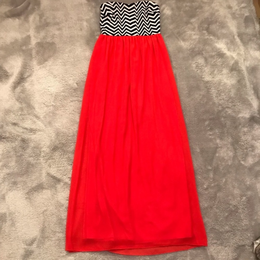 Orange/navy Maxi dress with sweetheart neckline.